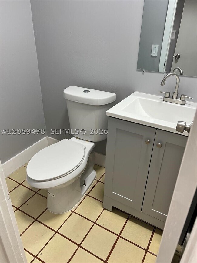 Building Photo - 645 W 68th St