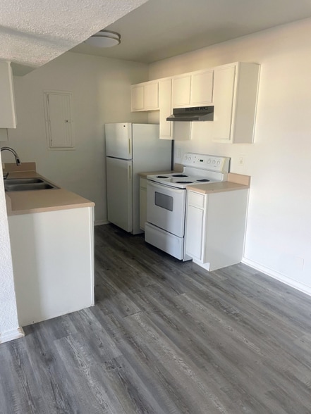 Primary Photo - 419 S 27th St