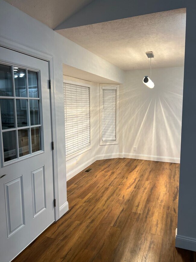 Building Photo - Galloway District RENTAL!  3-Bed, 2-Bath, 2-Car Garage