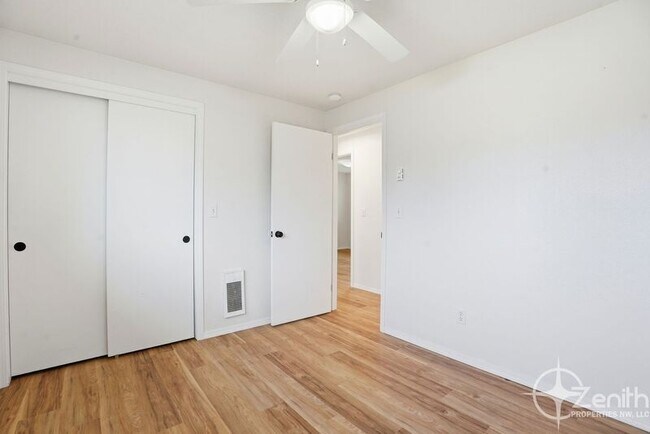 Building Photo - 13801 NE 40th St