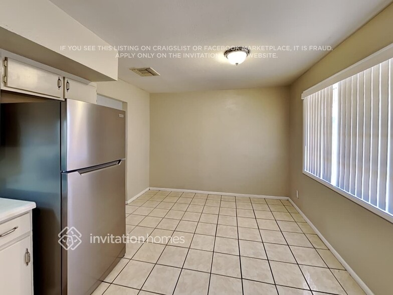 Building Photo - 5012 W McLellan Rd