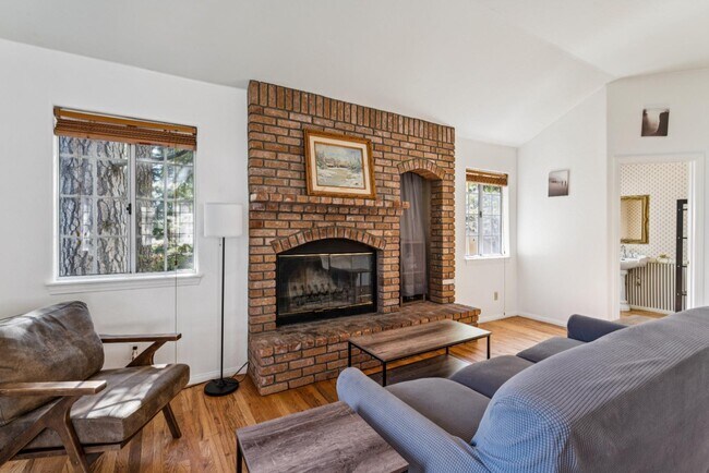 Building Photo - 1219 Scenic Way