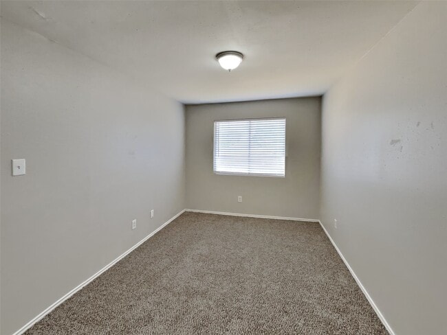 Building Photo - 12844 Edgewood Park Dr