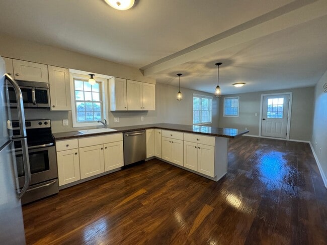 Building Photo - 400 Front St