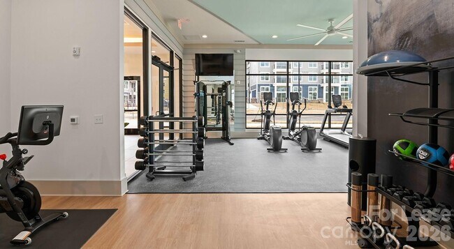 Building Photo - 2546 Perimeter Pointe Pkwy