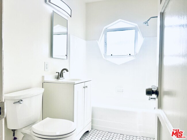 Building Photo - 1872 Alexandria Ave