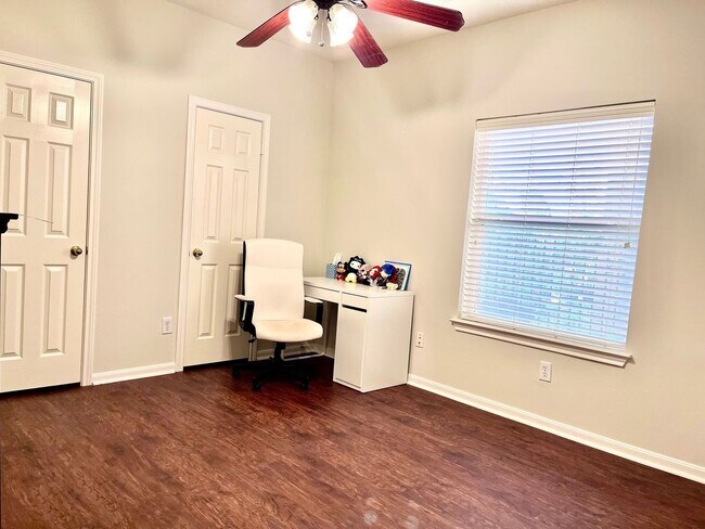 Building Photo - 17214 Horsetooth Canyon Dr