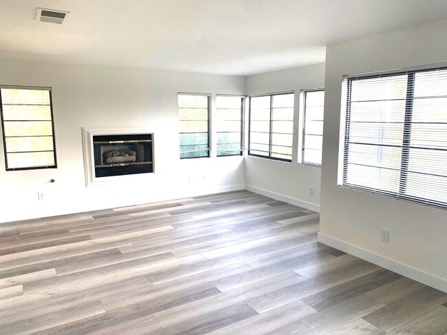 Building Photo - 8254 Avenida Navidad