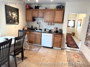 Building Photo - 128 Cedar St