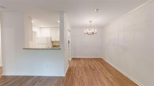 Building Photo - 300 Johnson Ferry Rd