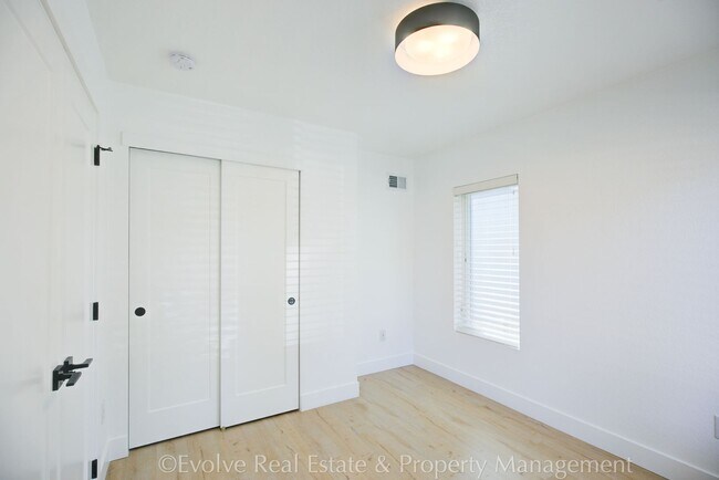 Building Photo - Evolve Real Estate: Stunning Smart Home in Vibrant West Denver! Available March 27th