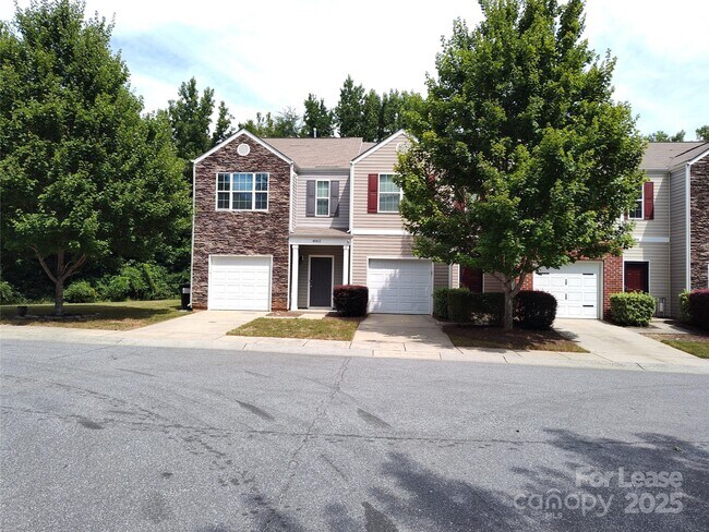 Primary Photo - 4062 Queensbridge Rd