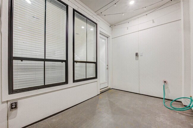 Building Photo - 2808 Grand Fountains Dr