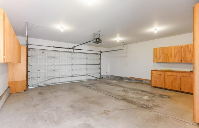 Building Photo - Prime Charbonneau Golf Community Location! 2 Bed, 2.5 Bath + Den, A/C, Washer/Dryer and Garage