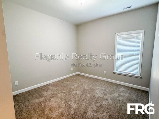 Building Photo - 103 Rolling Knoll Ct