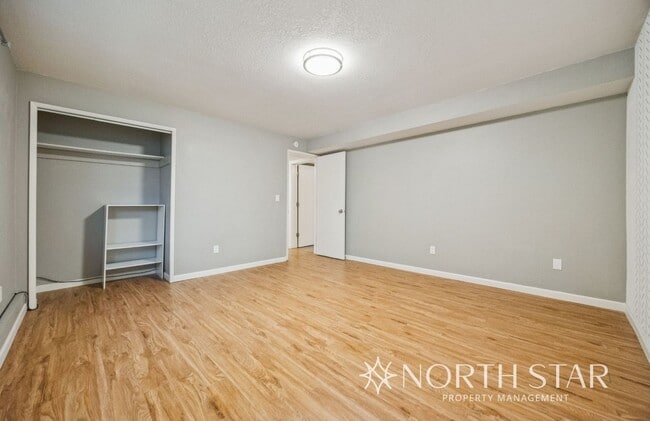 Building Photo - Beautiful Lake Oswego Ranch Home in Red Fo...
