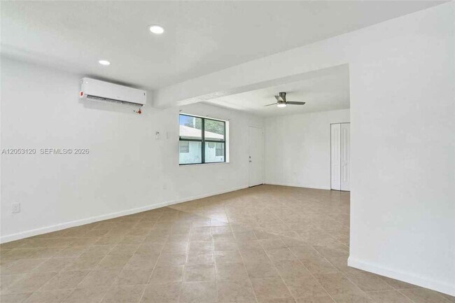 Building Photo - 2120-2122 Thomas St # 2122 HOLLYWOOD, FL 33020