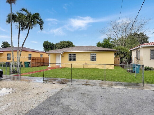 Building Photo - 111 SW 67th Ct