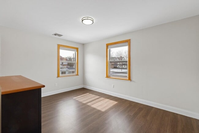 Building Photo - 227 Franklin Ave