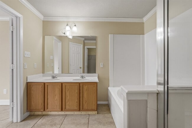 Building Photo - 5911 Camron Point Cir