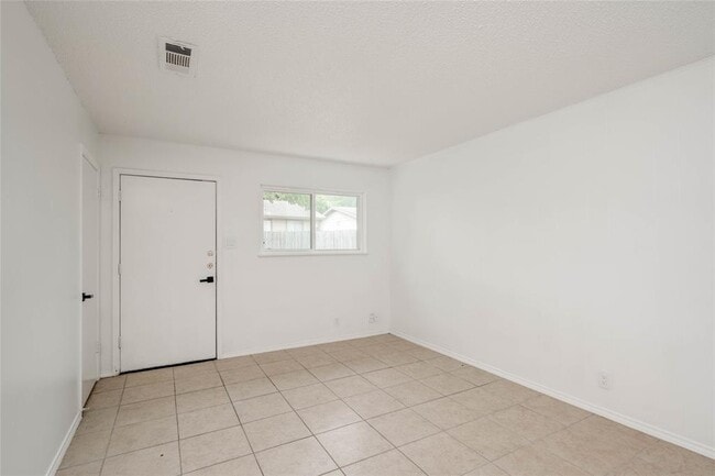 Building Photo - 3306 Dolphin Dr