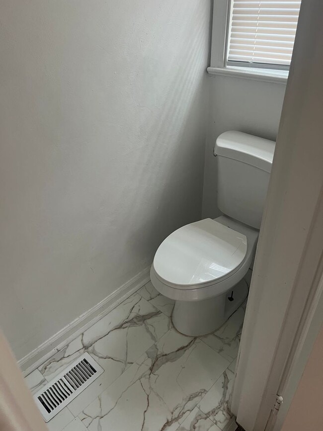 Building Photo - 11 Markham Dr