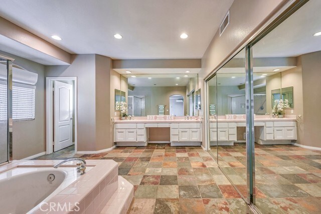 Building Photo - 15620 Turnberry St