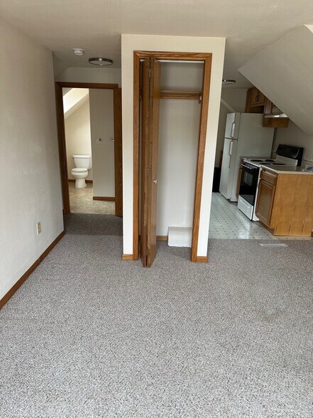 Livingroom - 924A W Blodgett St