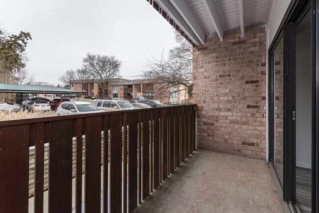 Building Photo - 2124 Pauline Blvd