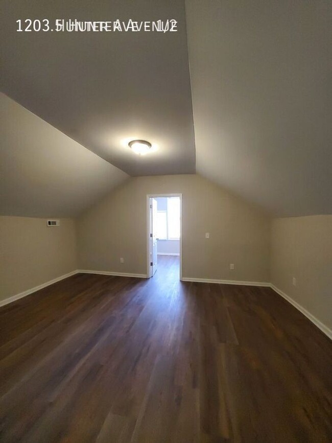 Building Photo - 2-Bed Near OSU Medical Campus. Available F...