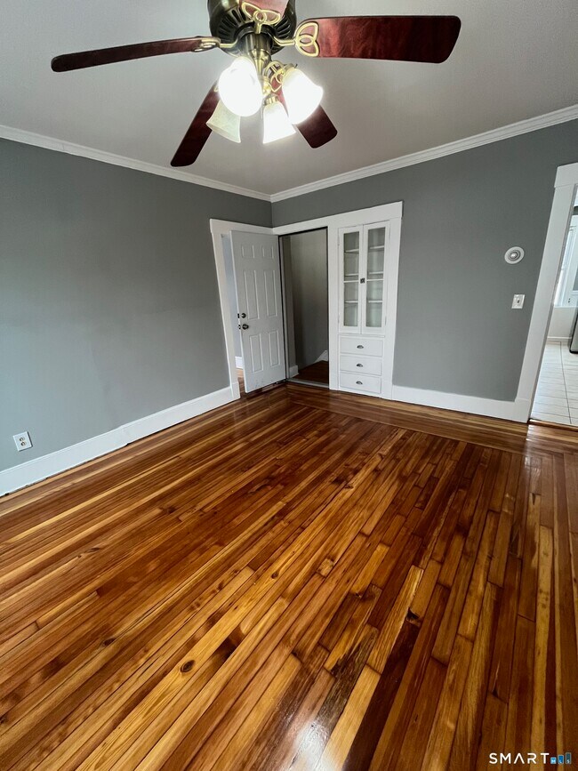 Building Photo - 146 Black Rock Ave