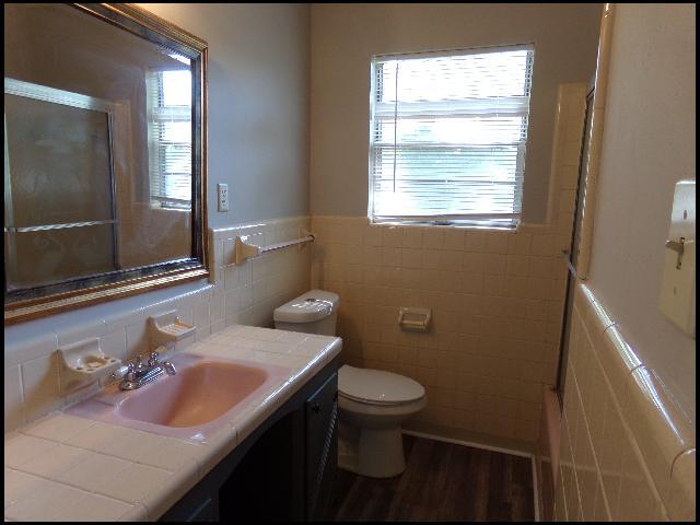 Building Photo - 701 N Buchanan St