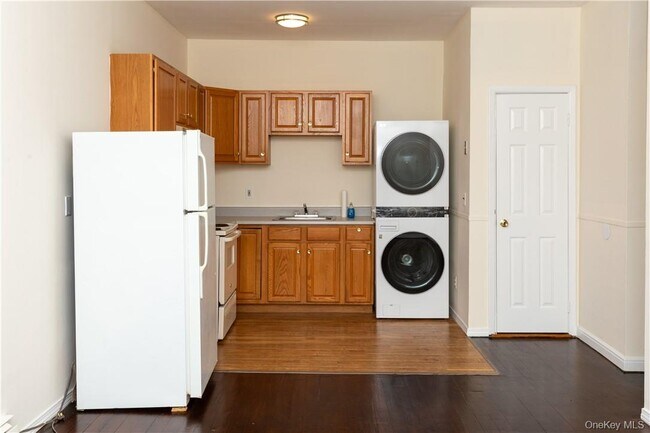 Building Photo - 33 Holmes Rd