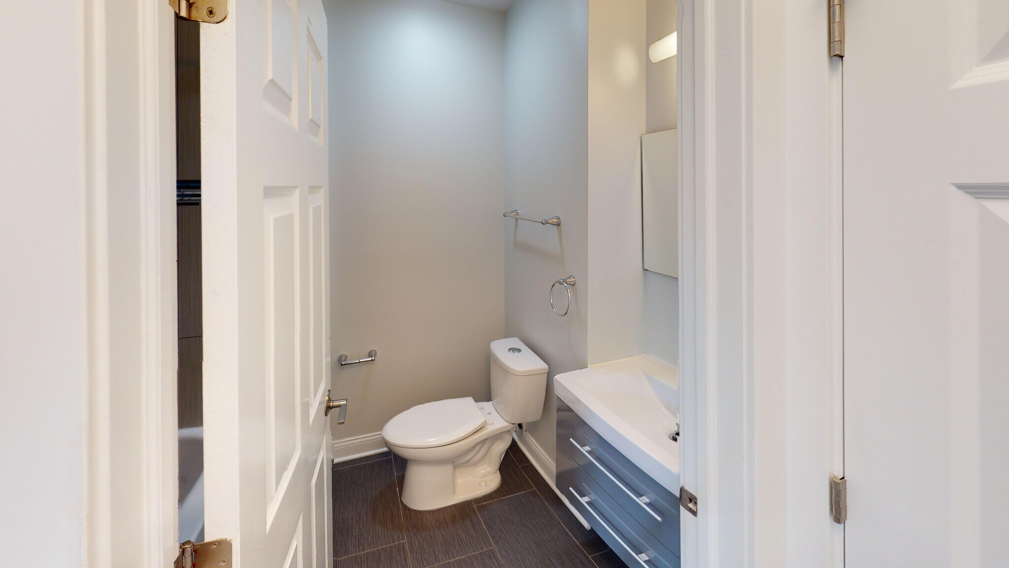 Building Photo - 1355 W Bryn Mawr Ave