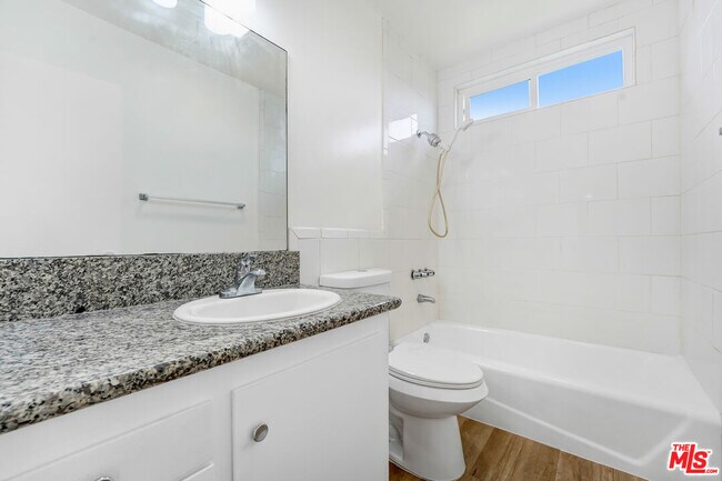 Building Photo - 1426 Cochran Ave