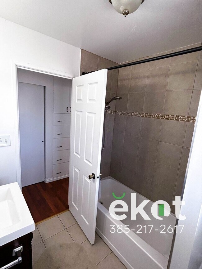 Building Photo - Jacobsen-Bluffdale