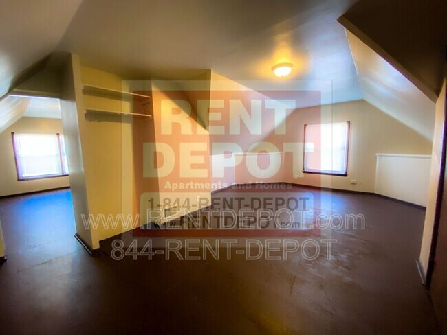 Building Photo - 519 E Michigan St