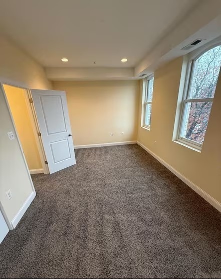 Building Photo - 532 8th St SE