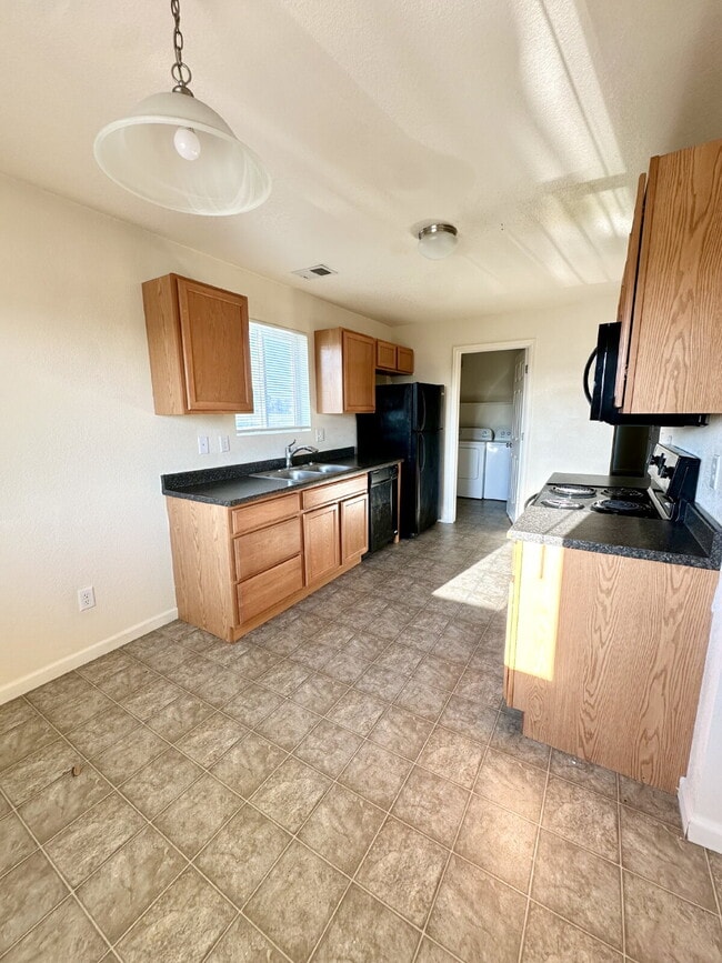 Building Photo - 204 Abby Rd