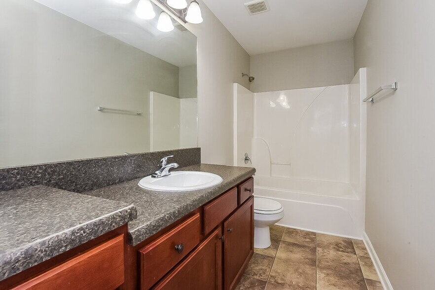 Building Photo - 2482 Folsom St