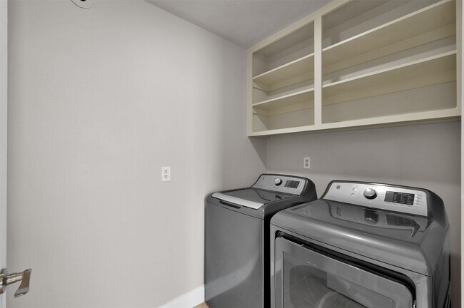 Building Photo - 100 Harbour Town Dr