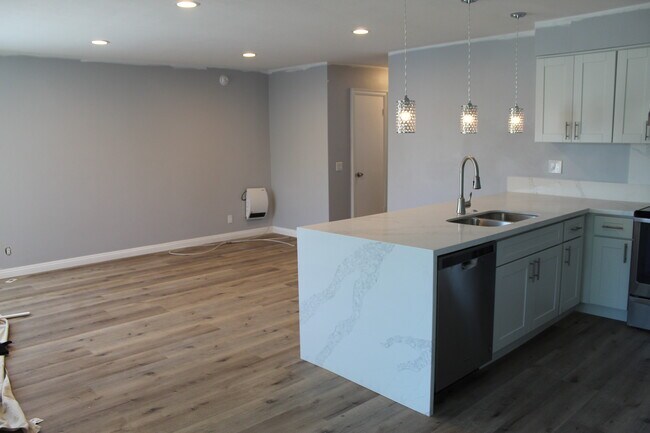 Building Photo - 2429 Ocean Ave
