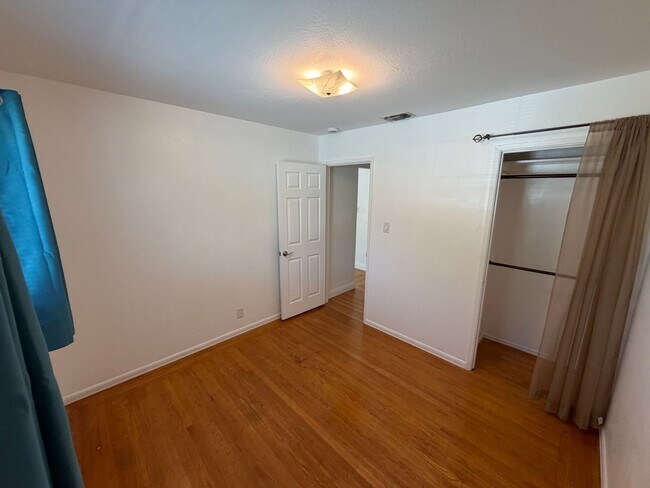 Building Photo - 7210 Zelinda Dr