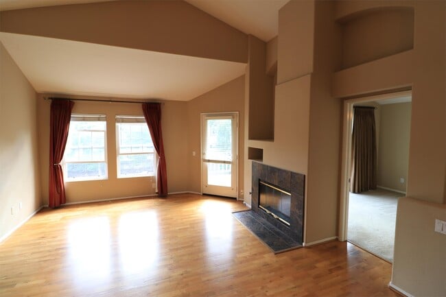 Building Photo - 16921 Meadowlark Ridge Rd
