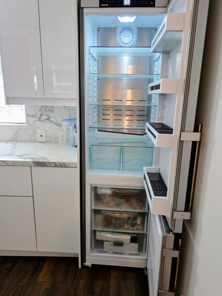 Building Photo - 3004 Kelton Ave