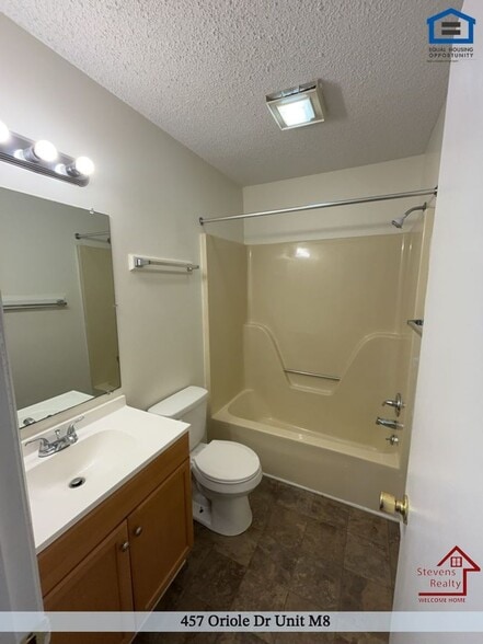 Building Photo - 457 Oriole Dr