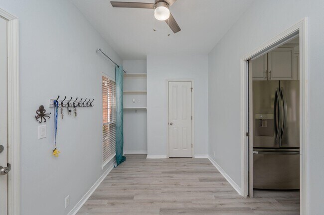 Building Photo - 1729 Wren Way