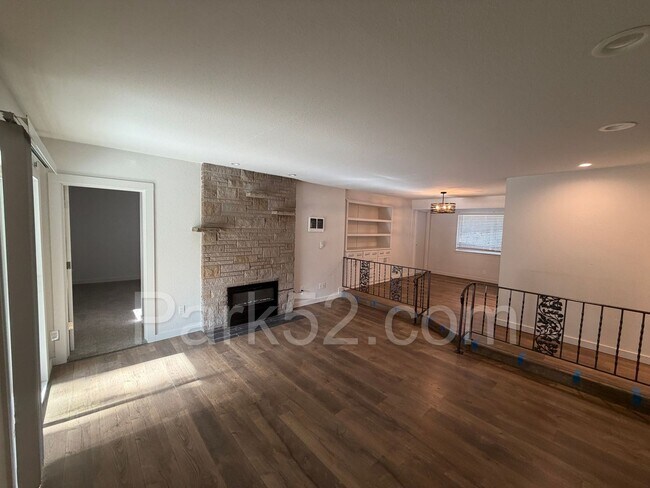 Building Photo - Newly Remodeled 3 Bedroom Duplex