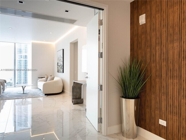 Building Photo - 18501 Collins Ave