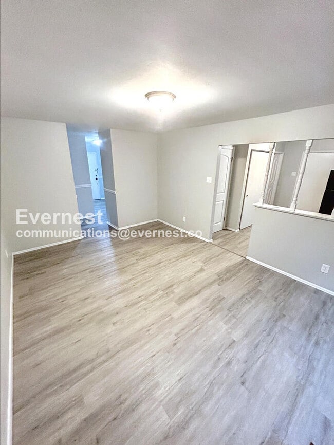 Building Photo - 12465 Shoreside Dr